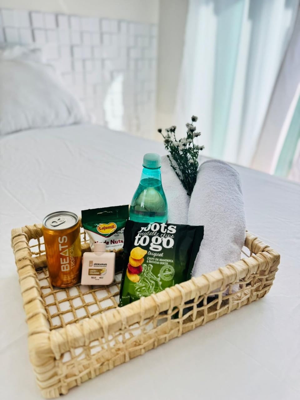 Bed, Food and drinks, Bedroom, Food, Drinks