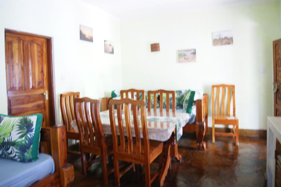 Seating area, Dining area