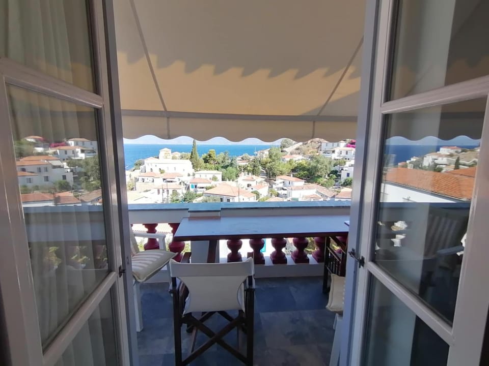 Tsitsinakis Traditional Home Apartment in Islands