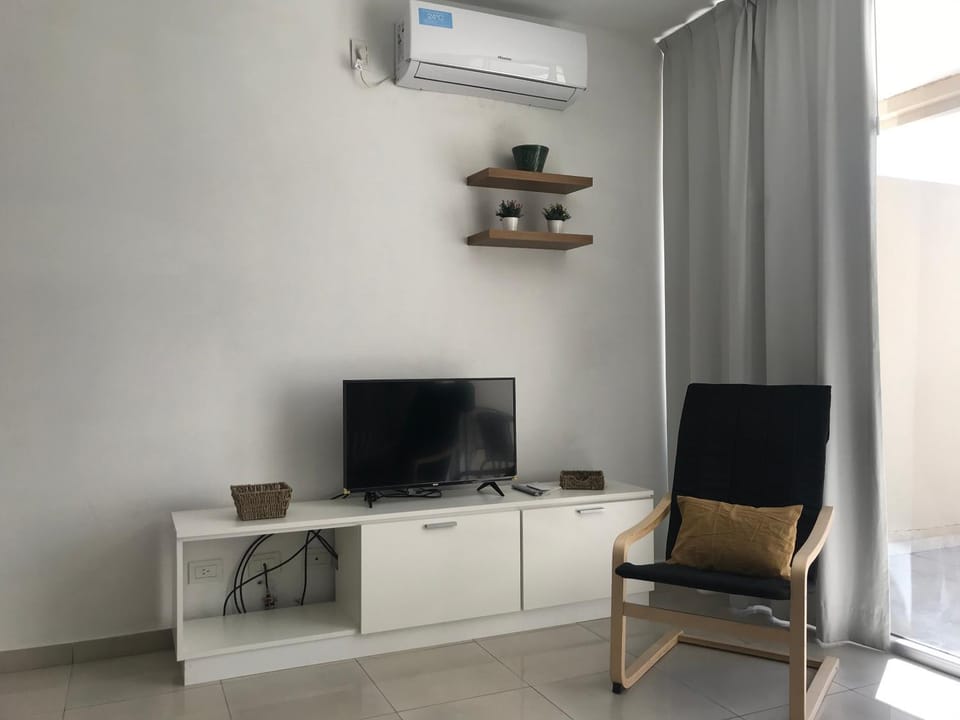 TV and multimedia, Seating area, air conditioner