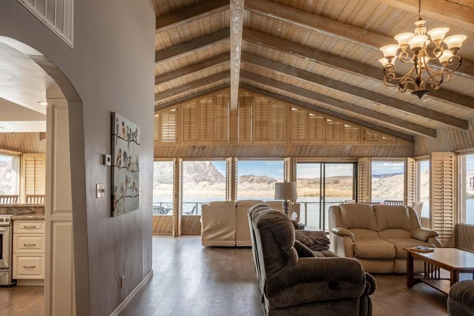 Moovalya Keys Riverfront Room for all House in Earp