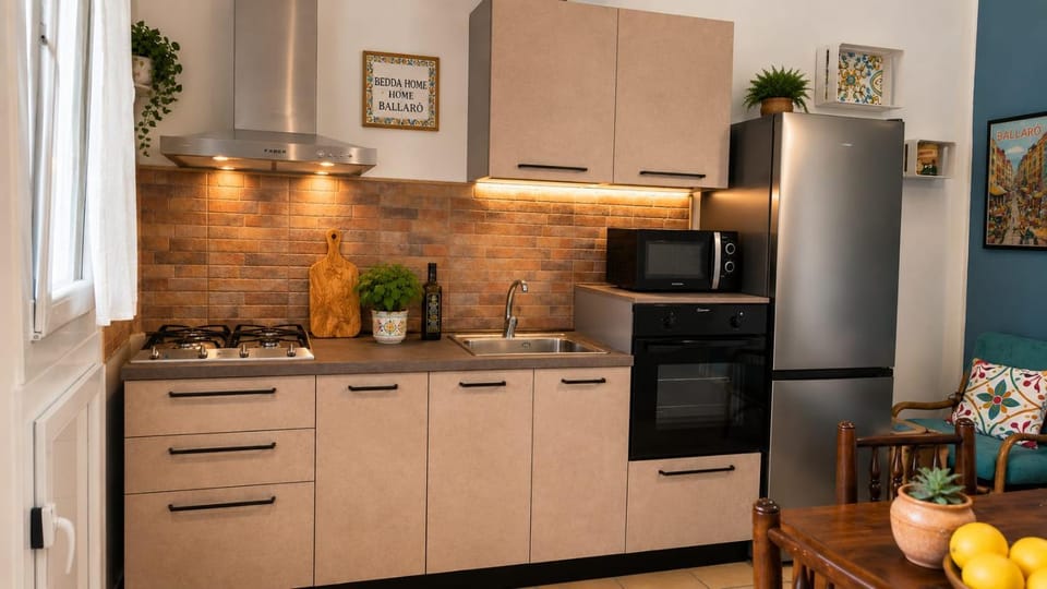 Kitchen or kitchenette, Living room, Seating area, oven, pet friendly, stove, toaster, kitchen