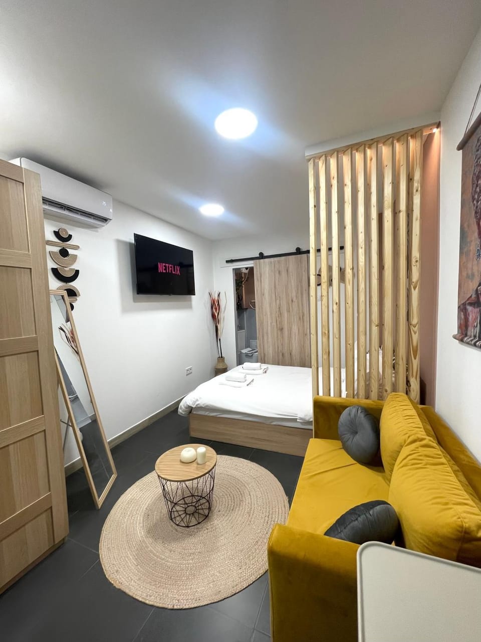 Communal lounge/ TV room, Bed, TV and multimedia, Living room, Photo of the whole room, Seating area, Bedroom