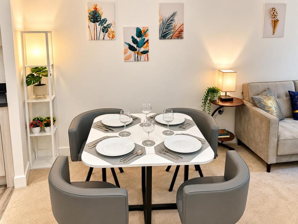 Living room, Seating area, Dining area