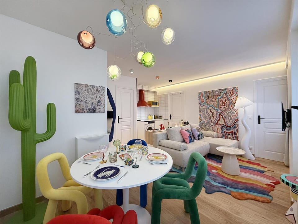Photo of the whole room, Seating area, Dining area