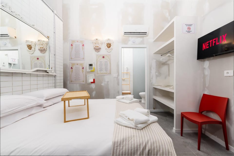 Bed, TV and multimedia, Photo of the whole room, Bedroom, Pets, heating, towels, air conditioner