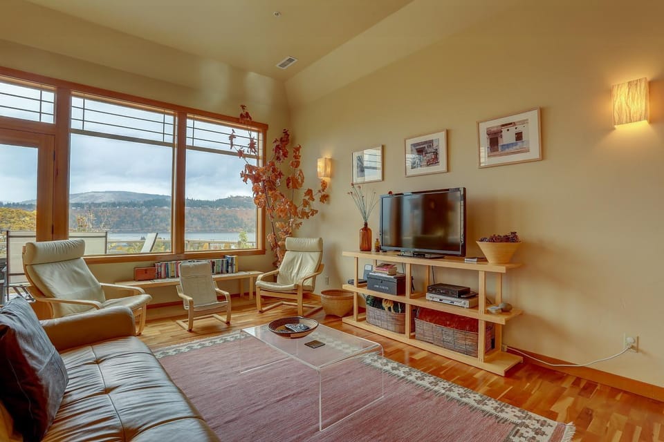Three Rivers 30 day minimum House in Hood River
