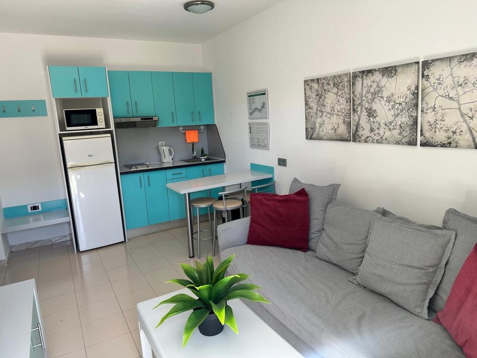 Kitchen or kitchenette, Living room, Dining area, dishwasher, stove