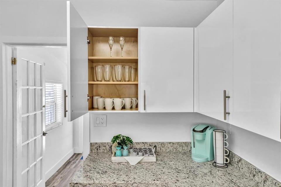 Dream Hollywood Beach Retreat Fire Pit Close to Beach Villa in Dania Beach