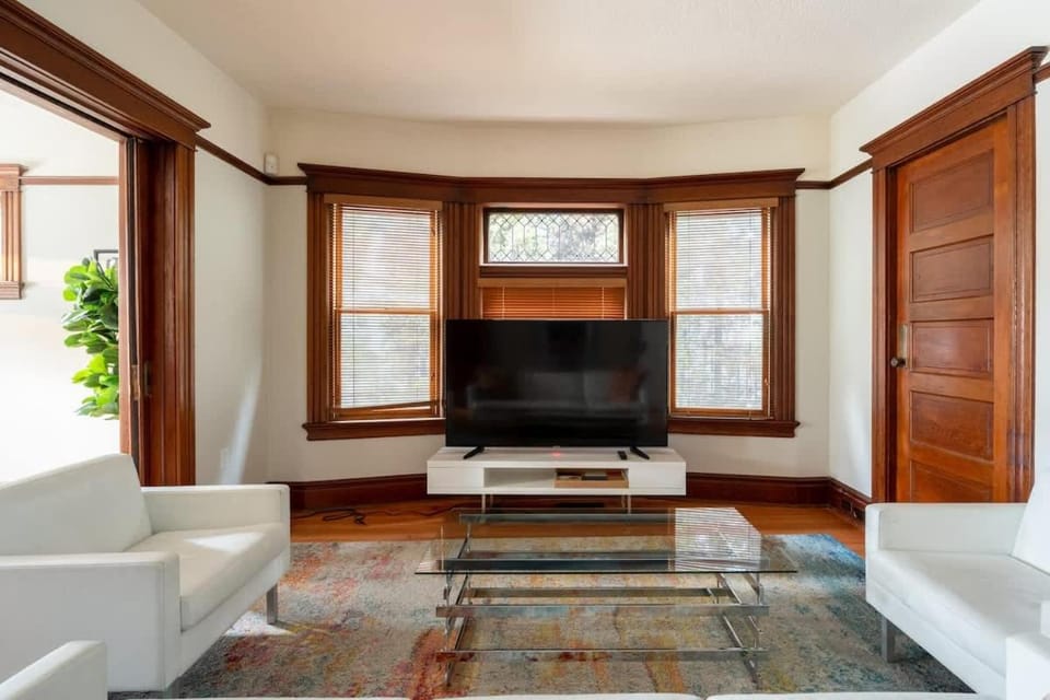 Stay Portland - Historic PDX Home - Sleeps 10, Perfect Location House in Portland