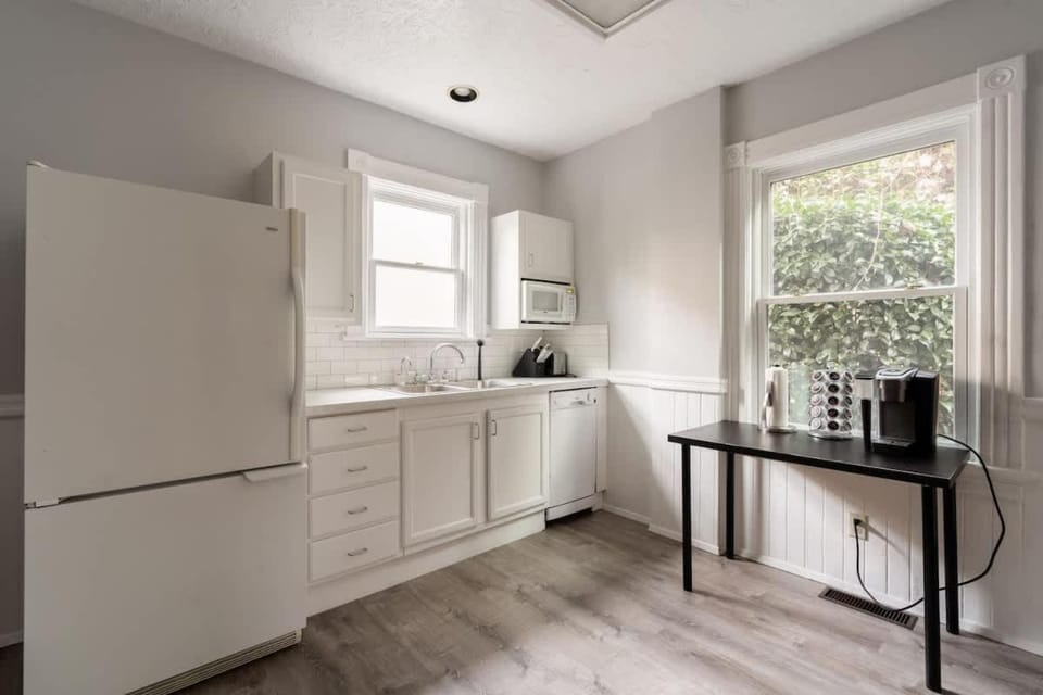 Stay Portland - Historic PDX Home - Sleeps 10, Perfect Location House in Portland