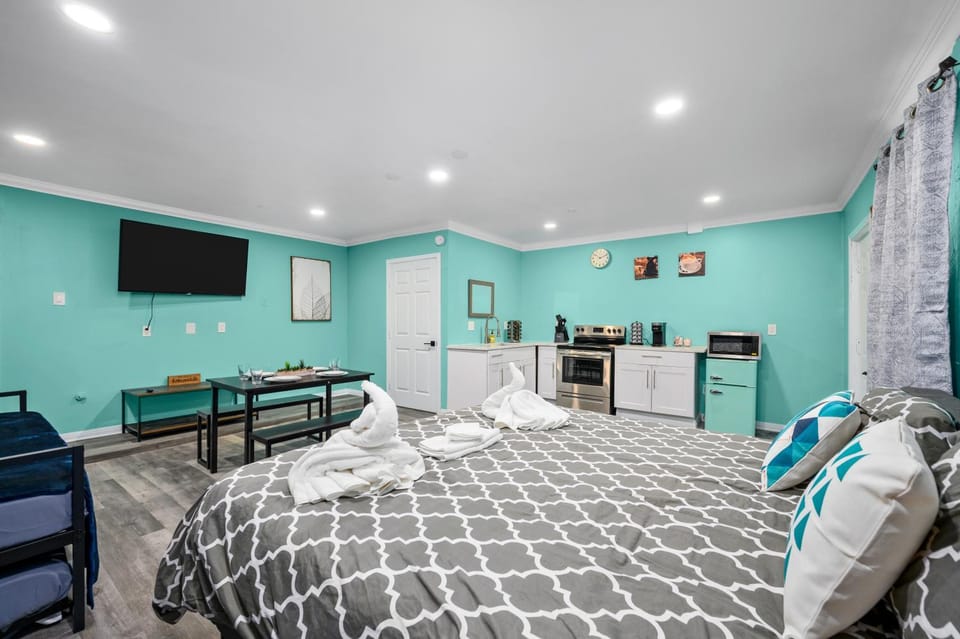Mins to Midtown Heights Studio Apt with Free Parking Apartment in Houston
