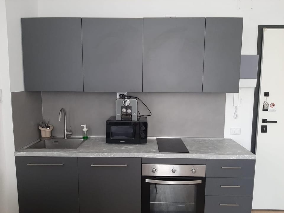 Coffee/tea facilities, microwave