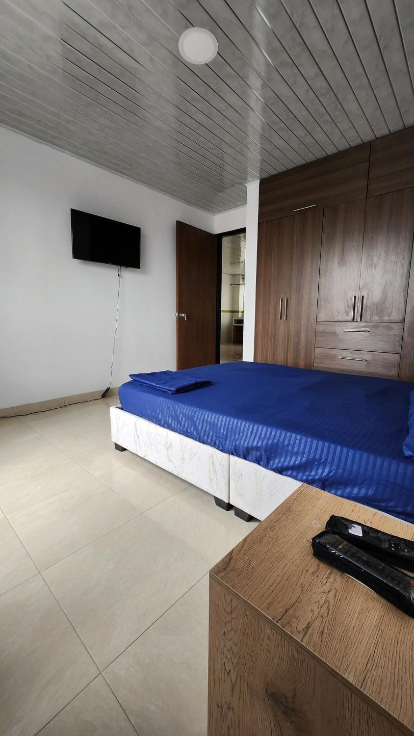 Bed, TV and multimedia, Photo of the whole room, Bedroom, wardrobe