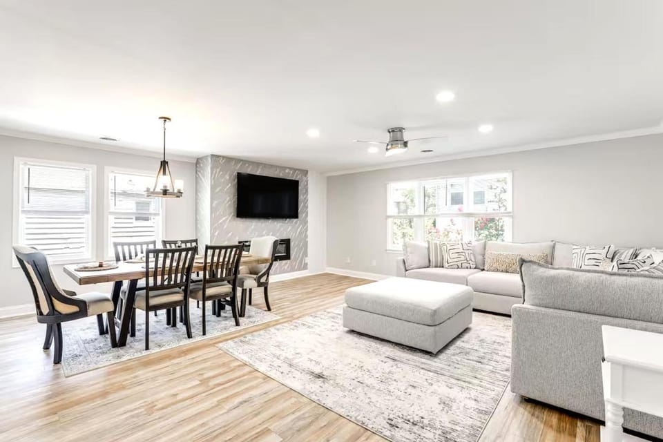 Walk 2 Beach, Boardwalk & all Broadway attractions House in Myrtle Beach