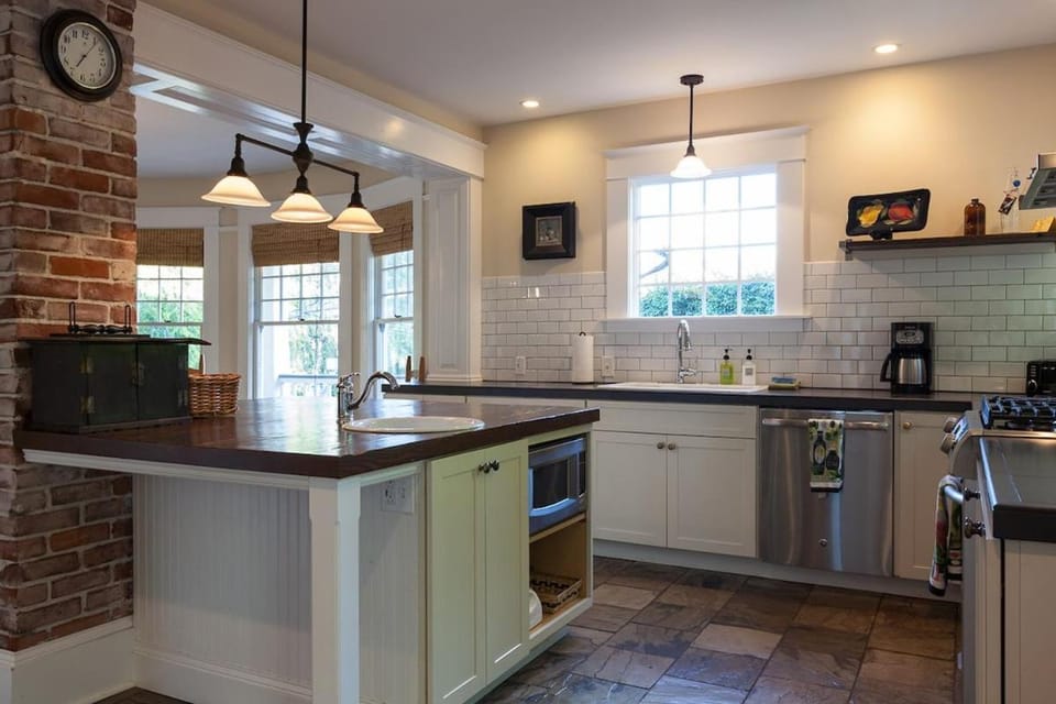 Cascade Chic 30 day minimum House in Hood River