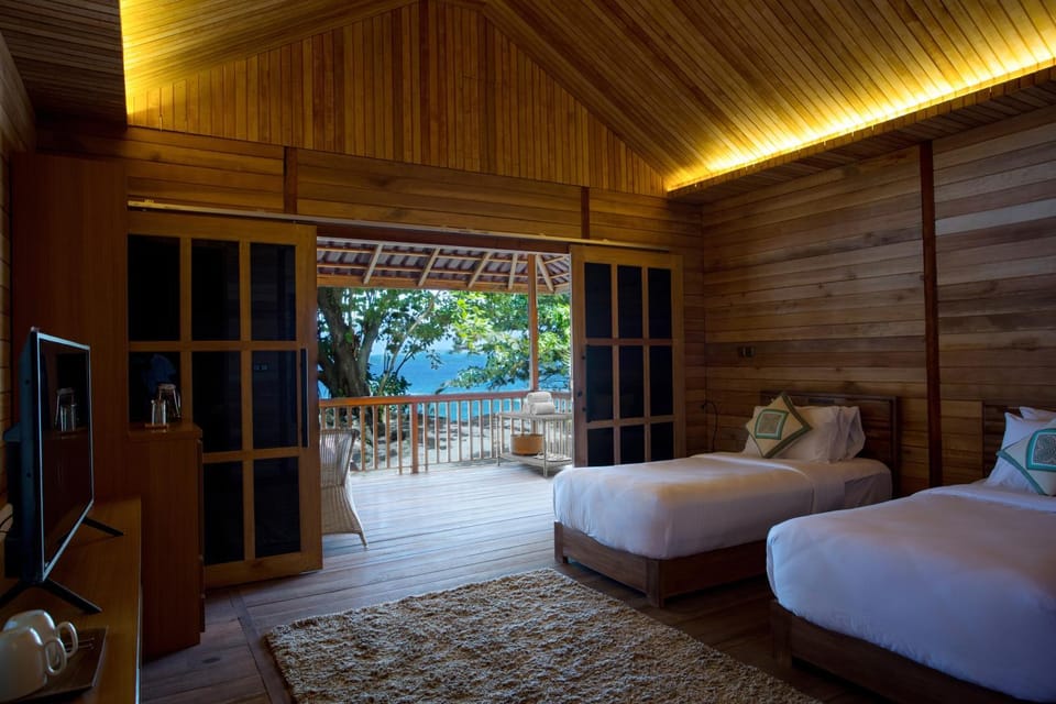 Bed, TV and multimedia, Bedroom, Sea view