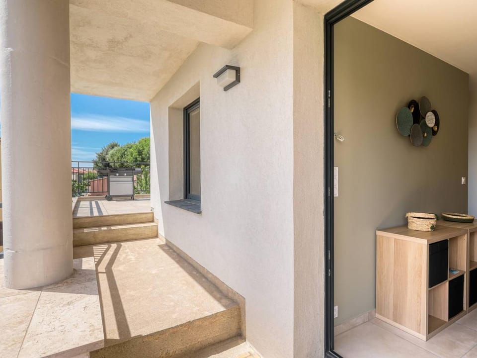 Appartement climatisé proche centre-ville et plage - FR-1-816-24 Apartment in Le Lavandou