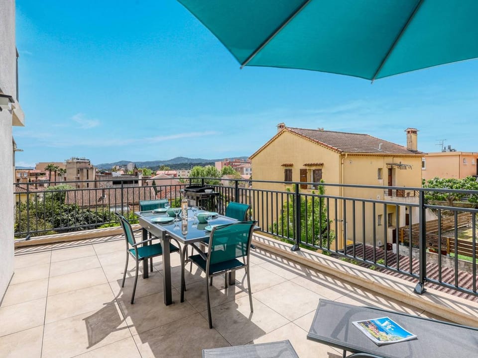 Appartement climatisé proche centre-ville et plage - FR-1-816-24 Apartment in Le Lavandou