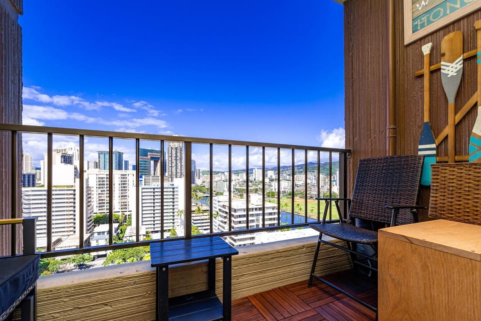 View (from property/room), Balcony/Terrace, Dining area