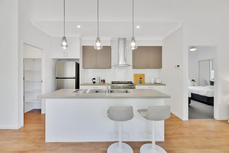 Kitchen or kitchenette, oven, stove