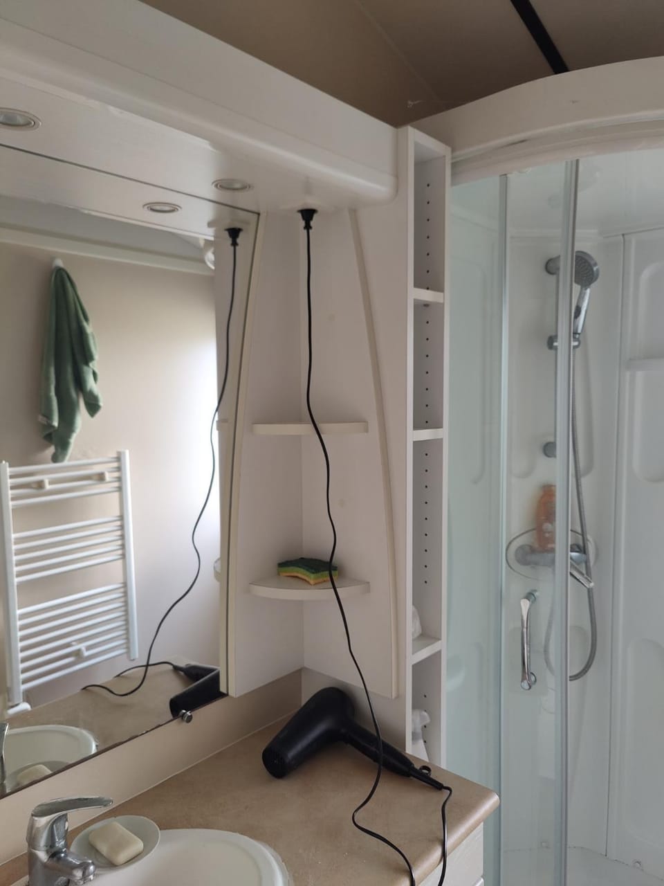 Shower, Bathroom, towels