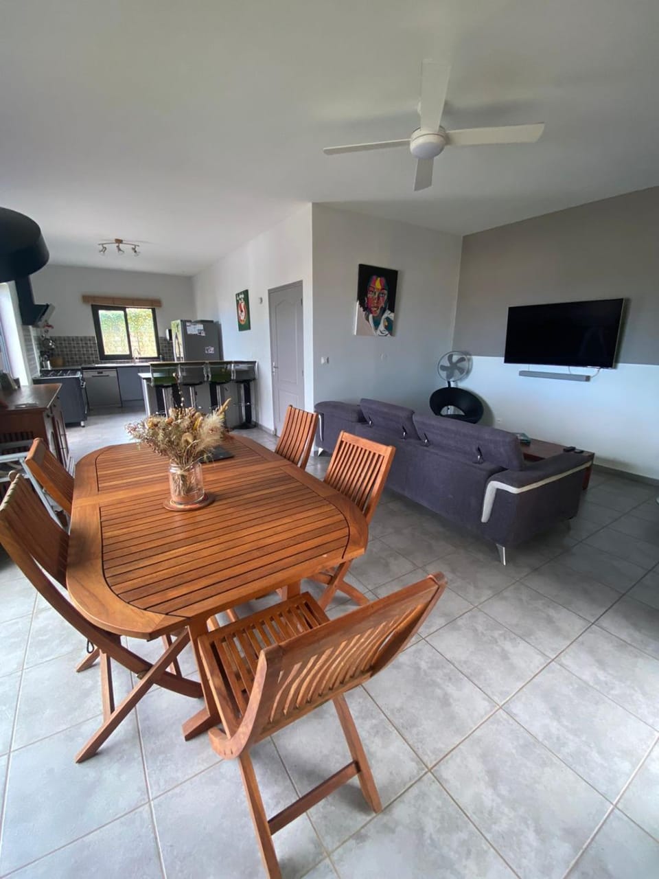 Communal lounge/ TV room, TV and multimedia, Living room, Seating area, Dining area