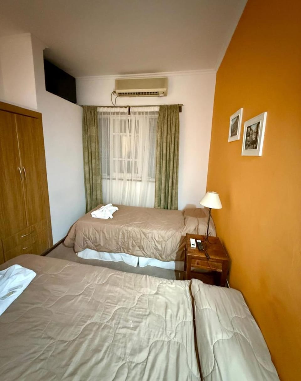 Bed, TV and multimedia, Photo of the whole room, Bedroom, wardrobe, air conditioner