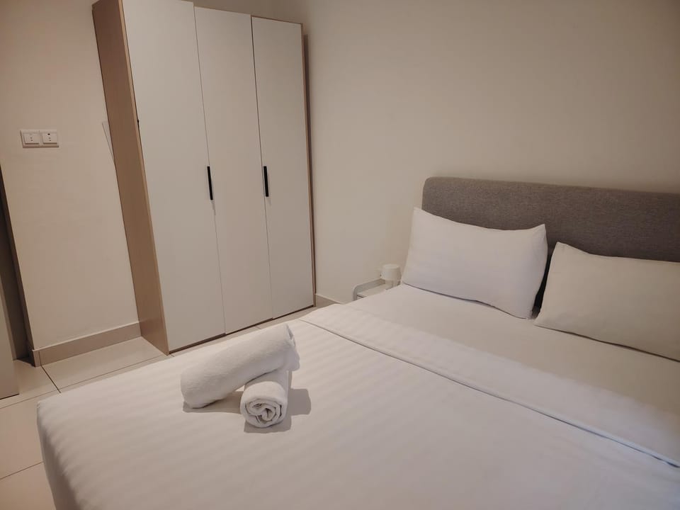 Bed, Photo of the whole room, Bedroom, towels, wardrobe