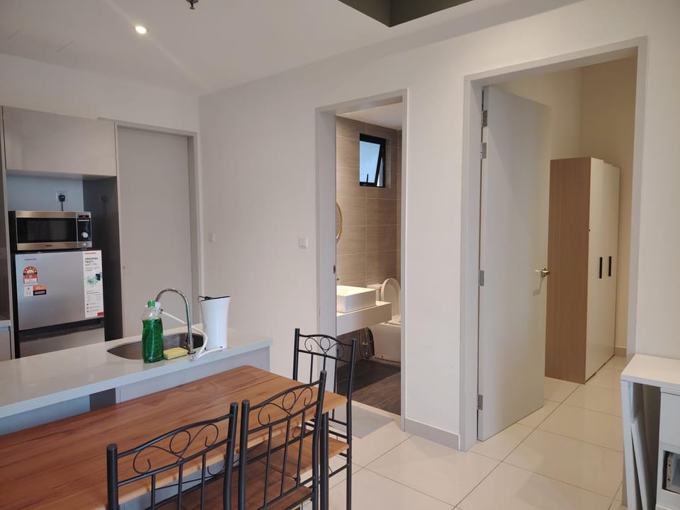 Kitchen or kitchenette, Living room, Seating area, Dining area, oven