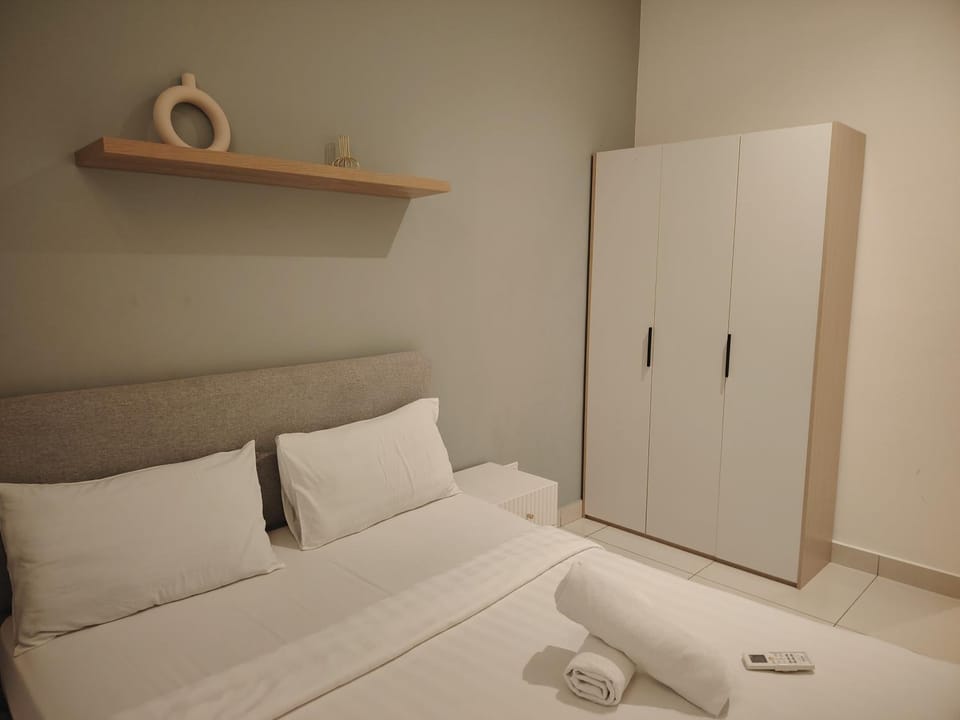 Bed, Photo of the whole room, Bedroom, towels, wardrobe