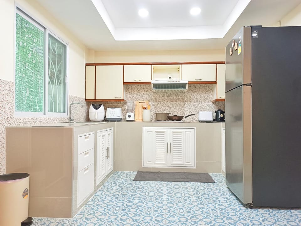 Retreat House 81 - BTS Onnut House in Bangkok