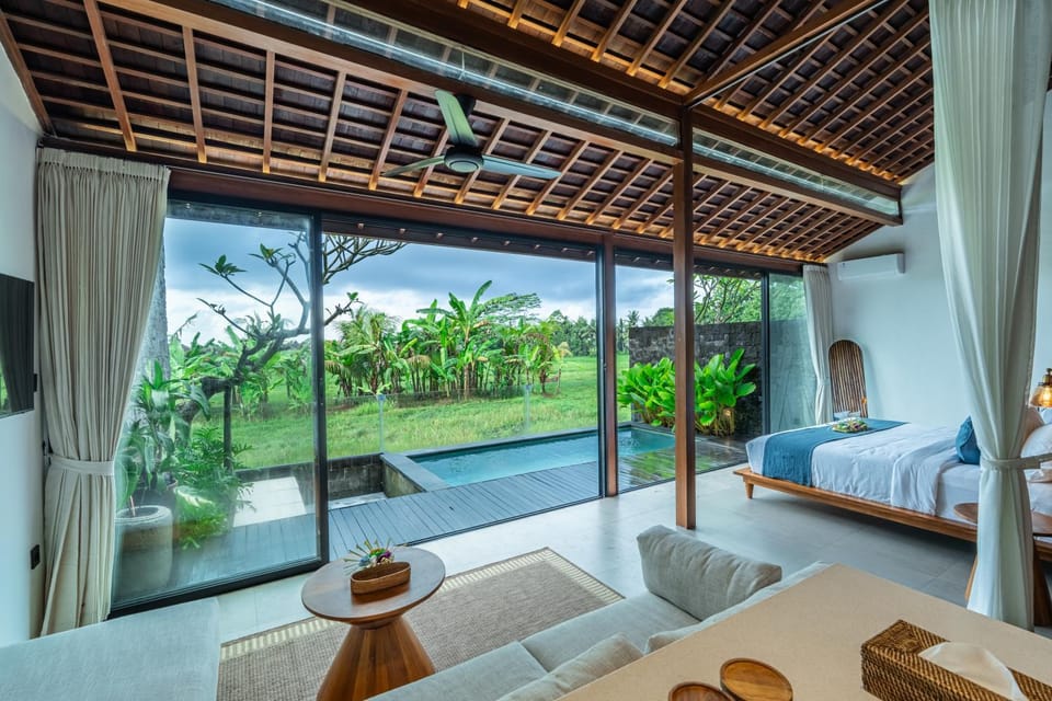 Patio, Bed, Natural landscape, Garden, TV and multimedia, View (from property/room), Balcony/Terrace, Living room, Photo of the whole room, Seating area, Bedroom, Garden view, Pool view, Swimming pool
