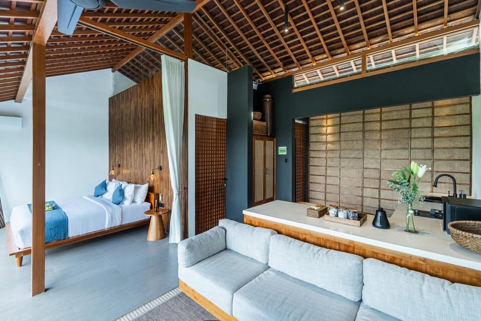 Kitchen or kitchenette, Living room, Seating area, Bedroom