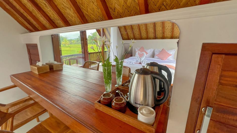 Coffee/tea facilities, Living room, Seating area, Dining area