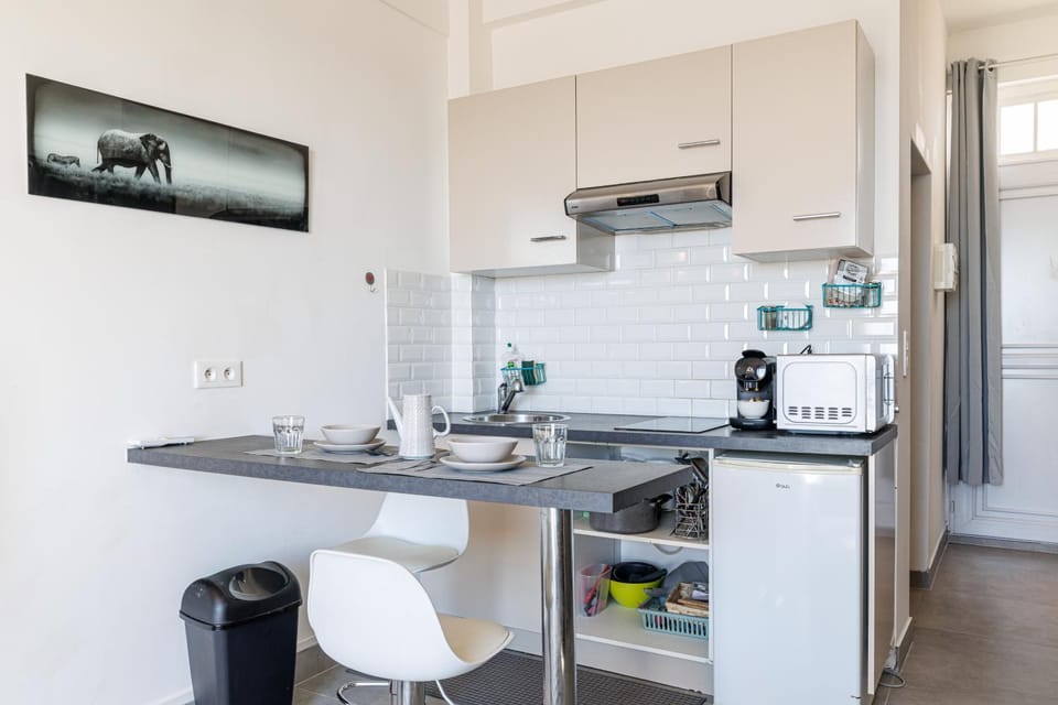 Coffee/tea facilities, microwave, kitchen