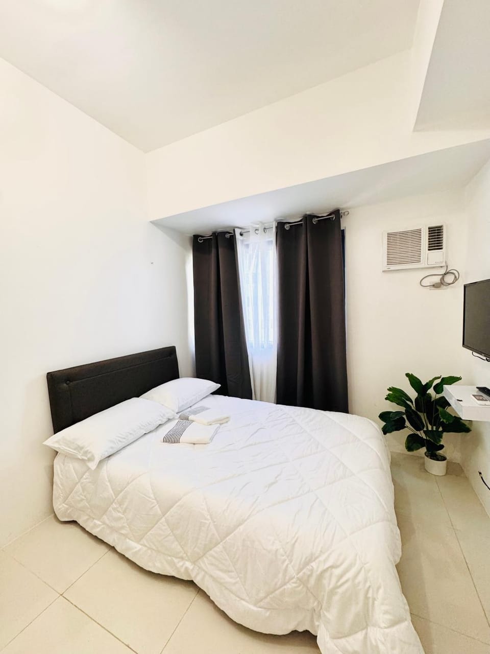 Bed, Bedroom, air conditioner