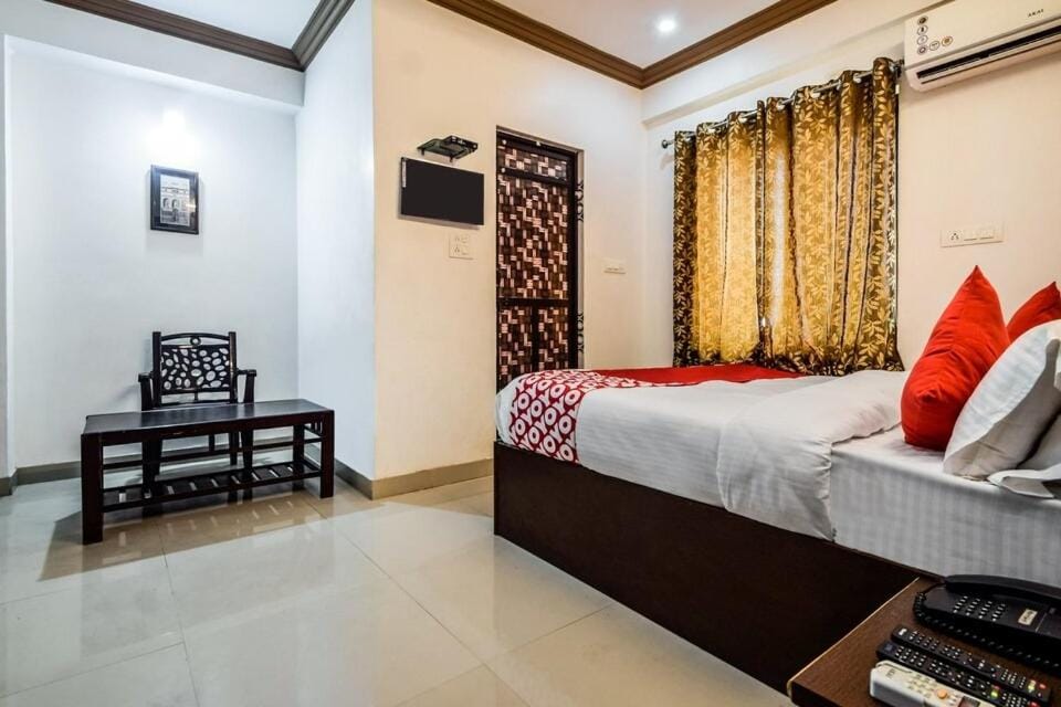 HOTEL CLEAR SKY NEAR CA CIRCLE sec -14 BY hotel amrapali Hotel in Udaipur