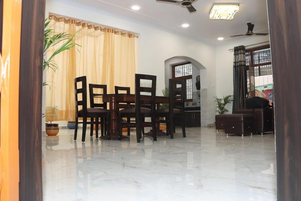 Great Location - 2 BHK Modern Villa with Peaceful Vibes Villa in Uttar Pradesh