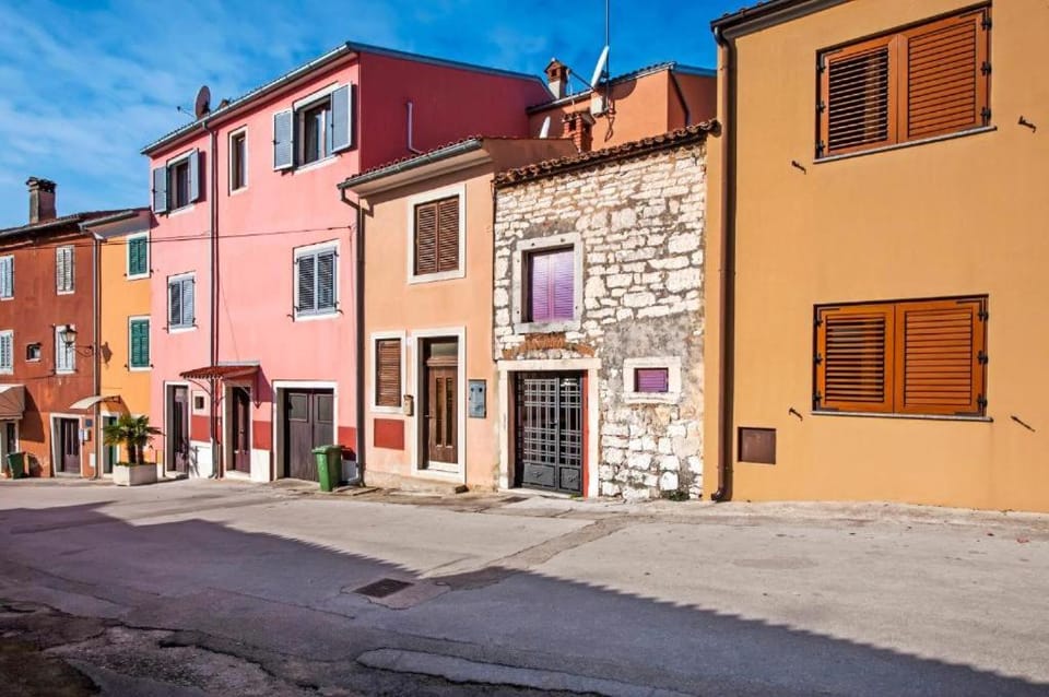 Property building, Day, Neighbourhood, Street view