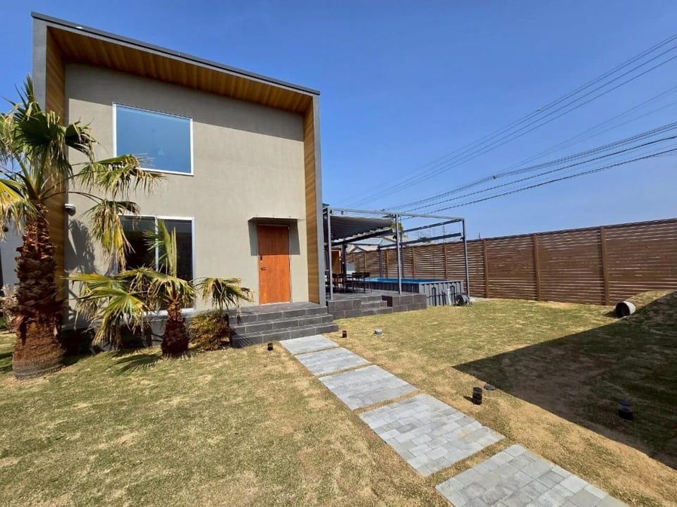 Property building, Garden