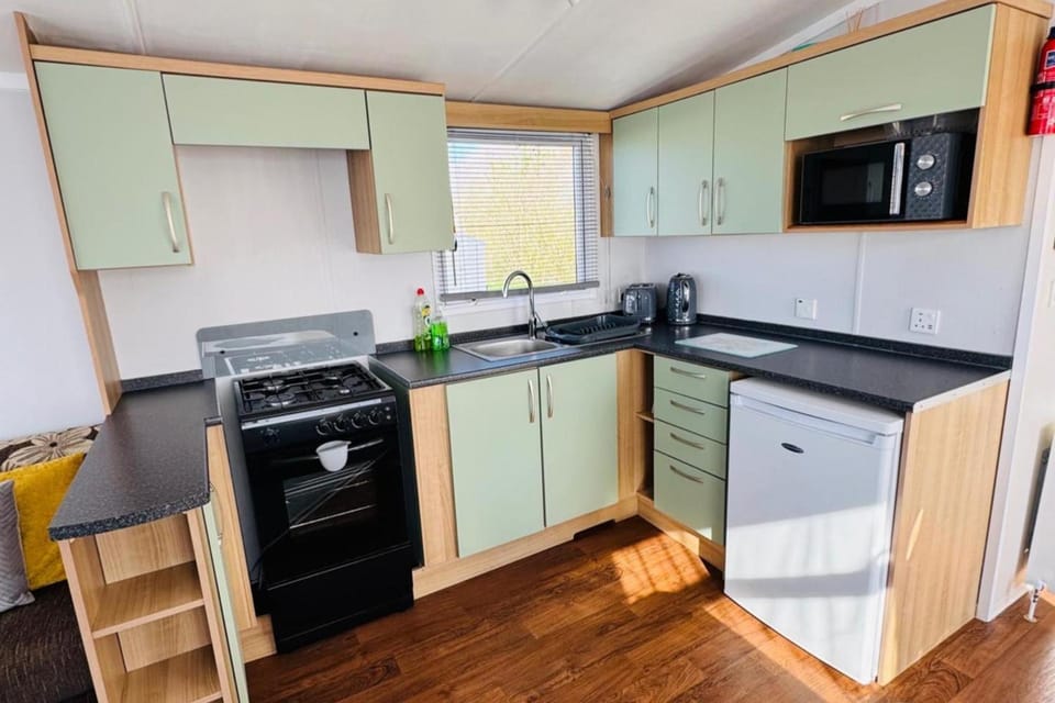 StaticHome-Sleeps6-Lakeview-Balcony-Parking-PetsOK House in England