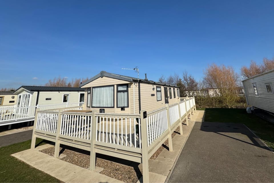 StaticHome-Sleeps6-Lakeview-Balcony-Parking-PetsOK House in England