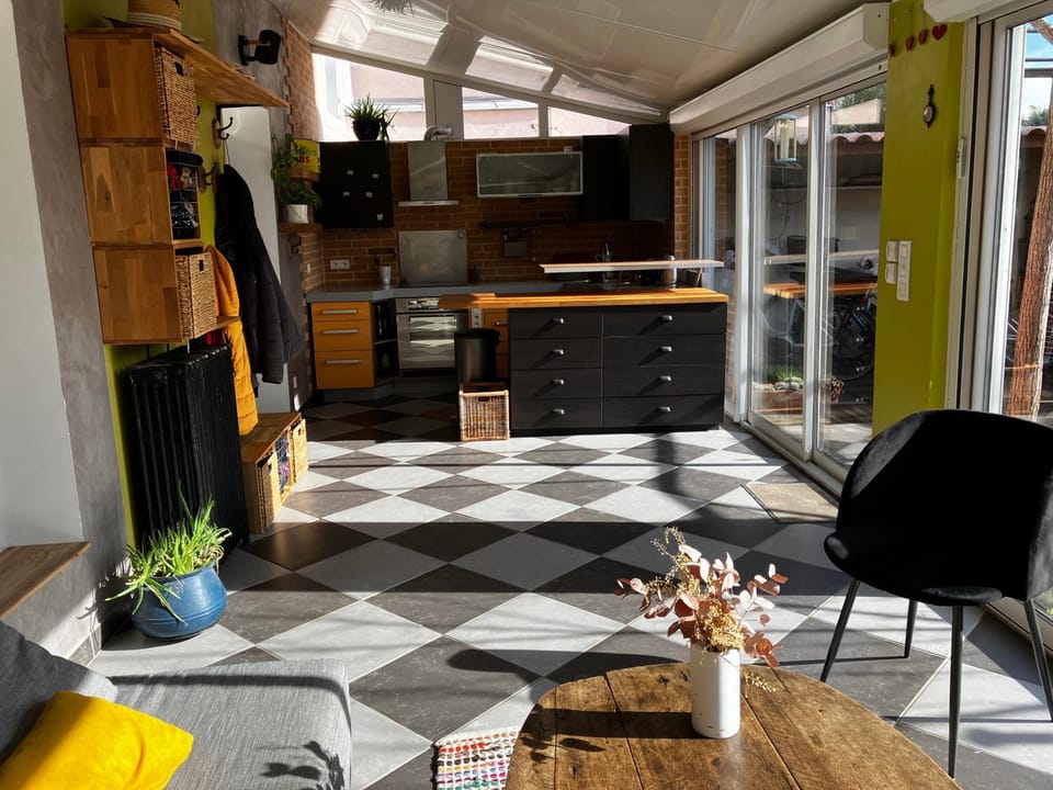 Kitchen or kitchenette