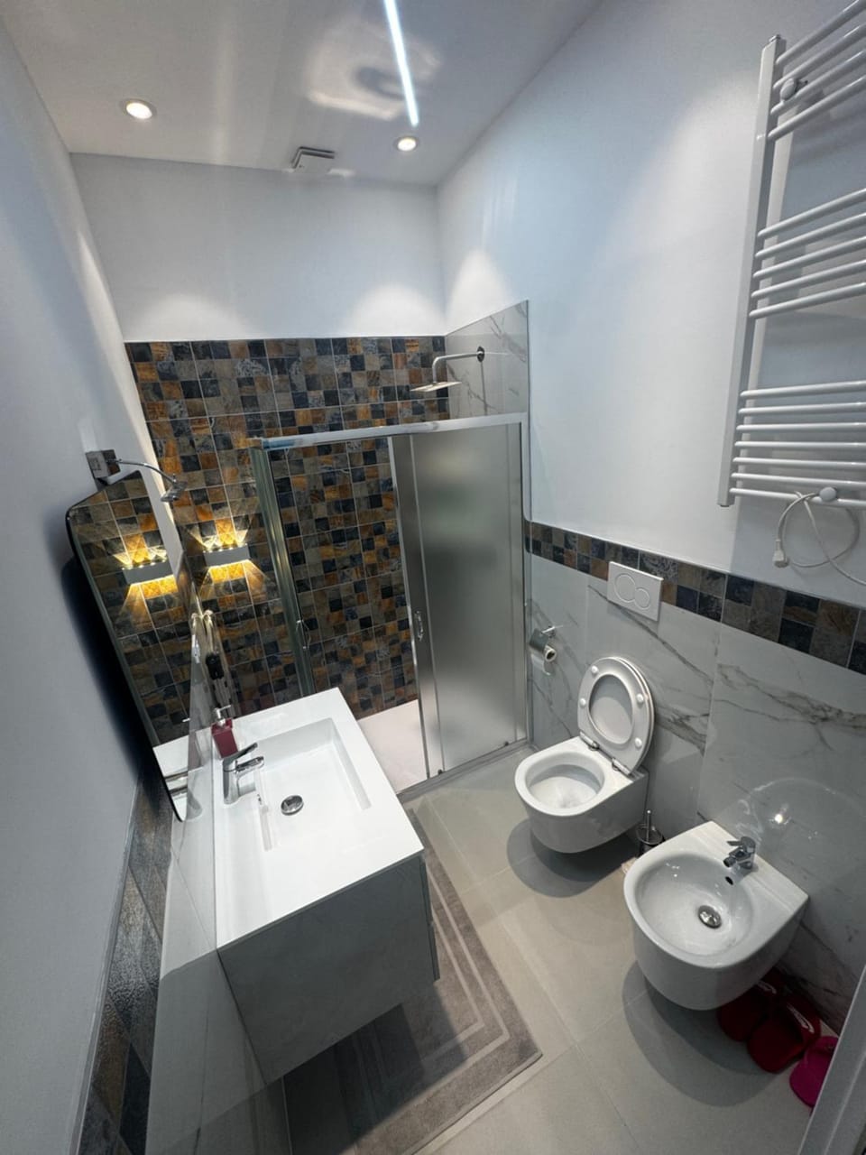 Shower, Toilet, Bathroom, bidet, towels