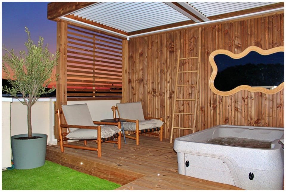 Patio, Hot Tub, Hot Tub, Balcony/Terrace, Spa and wellness centre/facilities, Sunset