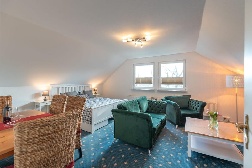 Photo of the whole room, Seating area