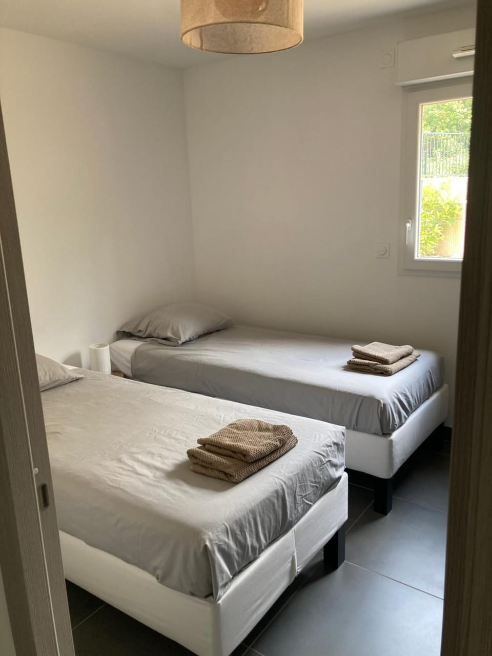 Bedroom, towels