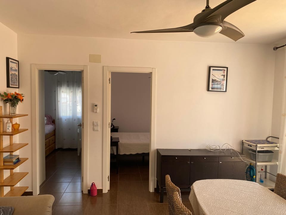 Photo of the whole room, Dining area
