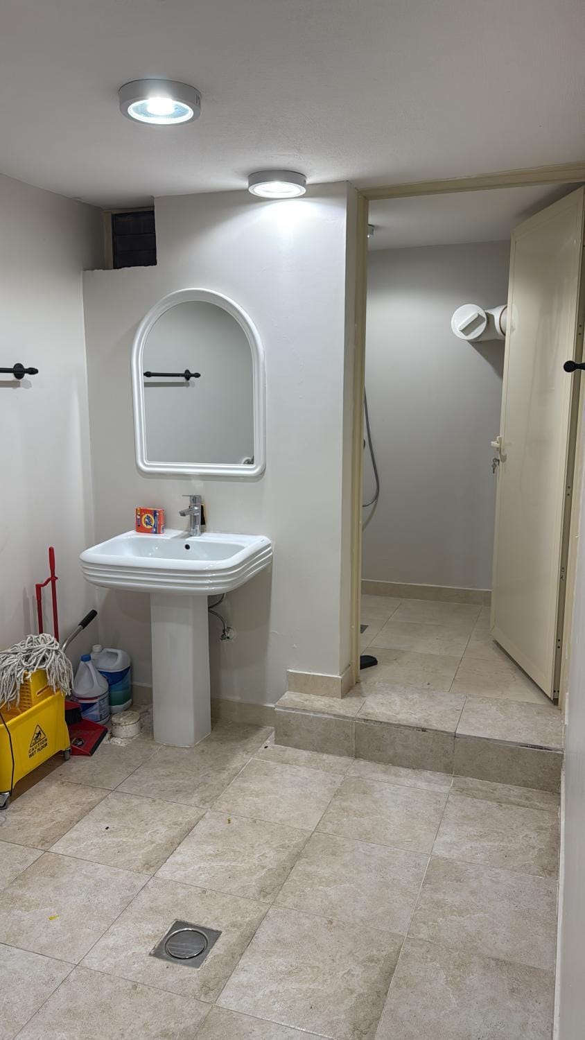 شقة مميزة مكونه من غرفة نوم وصاله جلوس ومطبخ مختصر ودورة مياة Apartment in Saudi Arabia